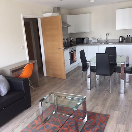 House Of Fisher- Solstice House Apartments Farnborough  Buitenkant foto