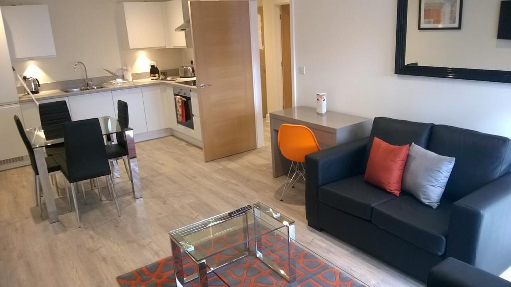 House Of Fisher- Solstice House Apartments Farnborough  Buitenkant foto