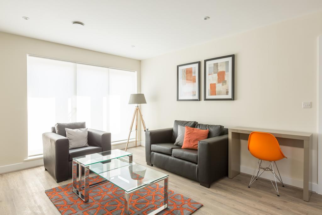 House Of Fisher- Solstice House Apartments Farnborough  Buitenkant foto