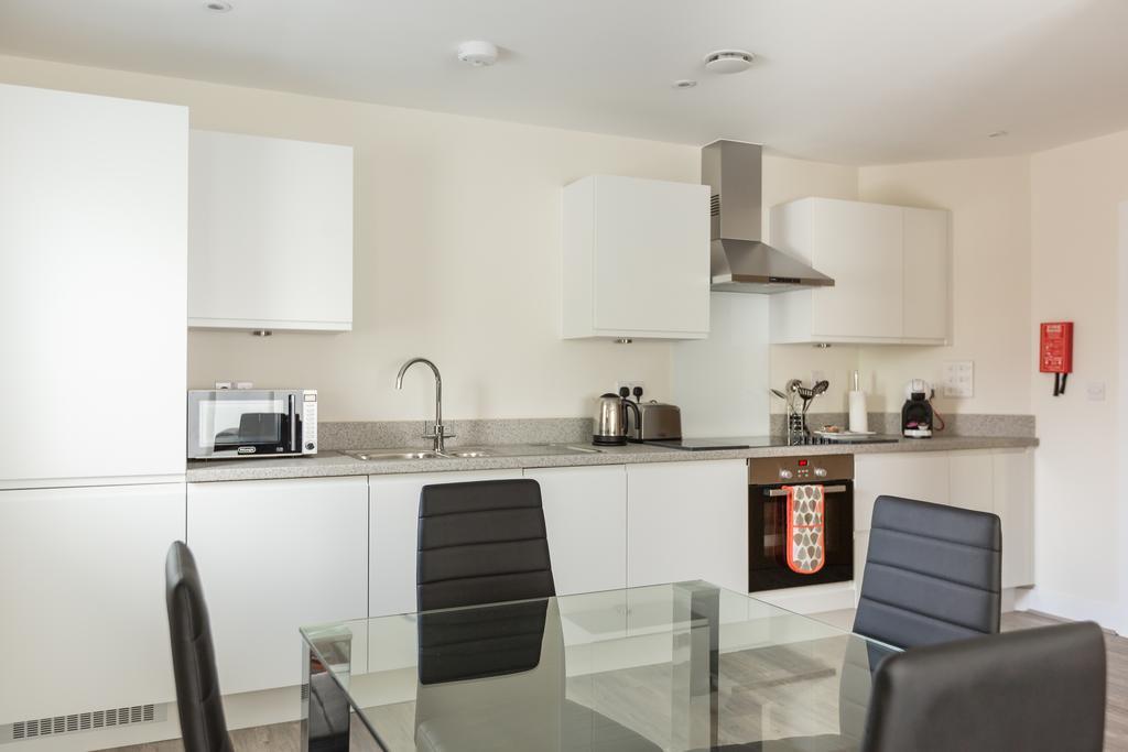 House Of Fisher- Solstice House Apartments Farnborough  Buitenkant foto