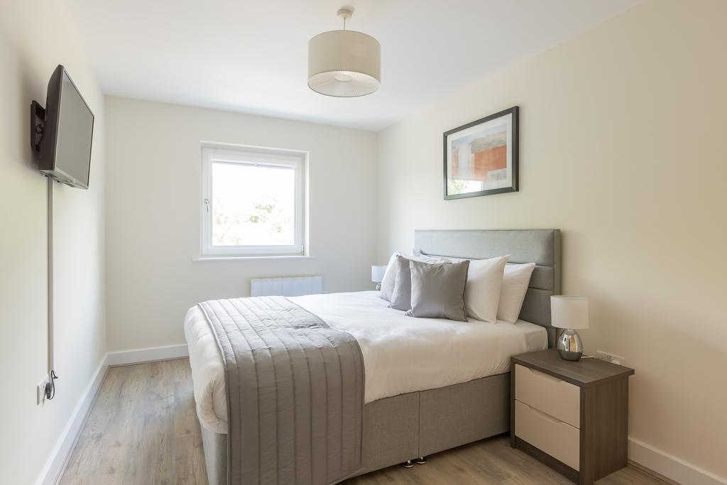 House Of Fisher- Solstice House Apartments Farnborough  Buitenkant foto