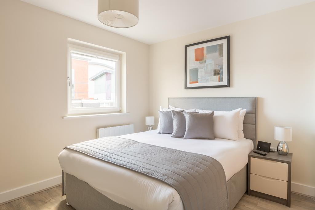 House Of Fisher- Solstice House Apartments Farnborough  Buitenkant foto